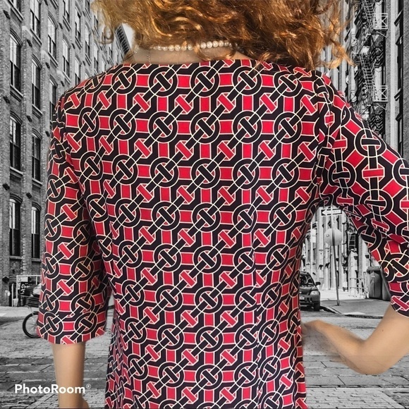 LAUNDRY by design red vneck shift dress. - Picture 8 of 11